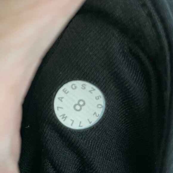 Lululemon Final Lap 2.5" Perforated Fabric Mid Rise 4 Way Stretch Shorts Black 8 - Picture 8 of 10